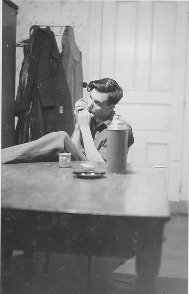 Private Tom Tedder playing the harmonica WW2