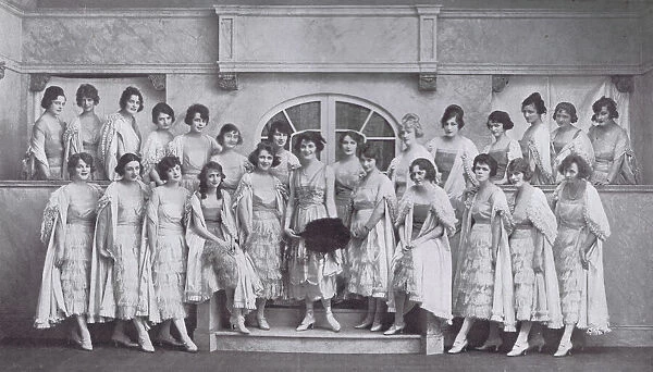 Wilda Bennet and the Beauty Chorus in a scene from Apple Blossoms at the Globe Theatre, New York (1919). Produced by Charles Dillingham Date: 1919