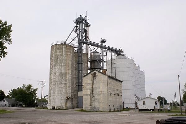 Grain silos in Atlanta Illinois