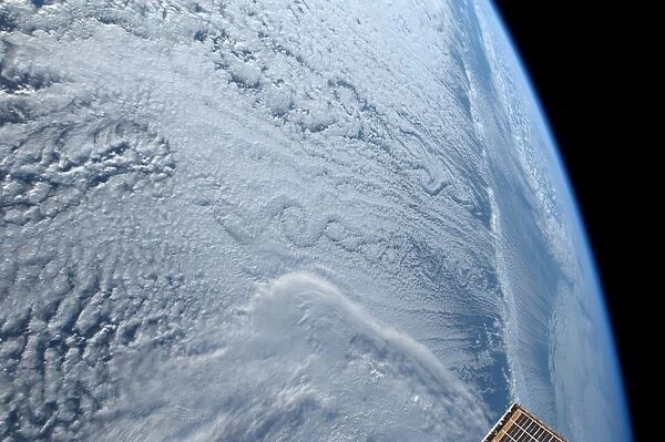 Von Karman vortex cloud, ISS image