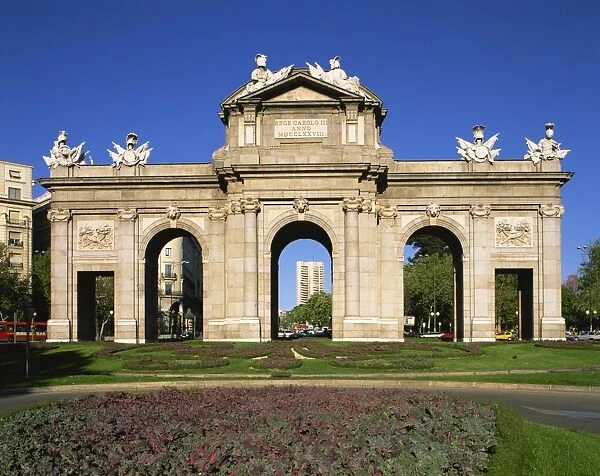 Arched gateway of the Puerta de Alcala in the Plaza de la Independencia
