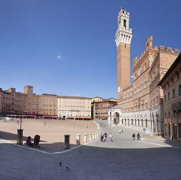 Piazza del Campo with Palazzo Pubblico town hall and Torre del Mangia Tower, Siena