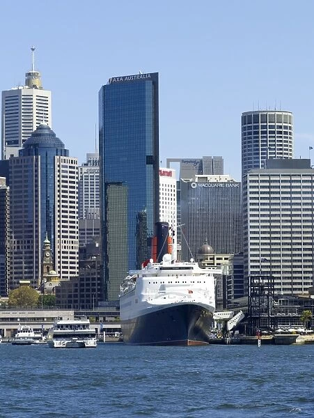 QE2 in Sydney Harbour, New South Wales, Australia, Pacific