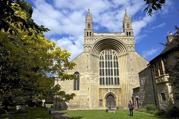 West front of Tewkesbury Abbey (Abbey of the Blessed Virgin), with the largest external arch in Britain, Tewkesbury, Gloucestershire, England, United