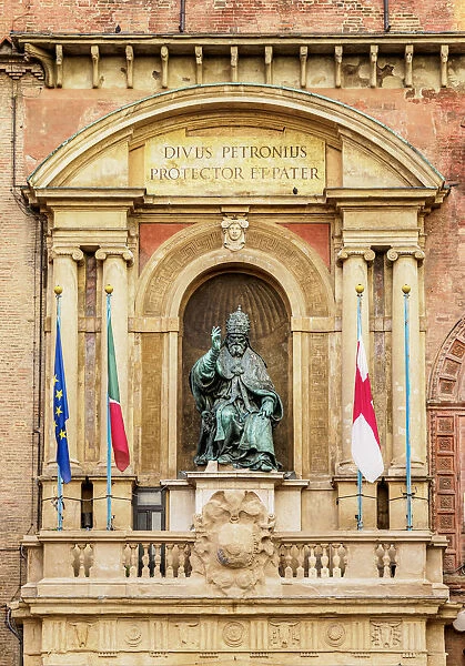 Palazzo d Accursio, detailed view, Piazza Maggiore, Bologna, Emilia-Romagna, Italy