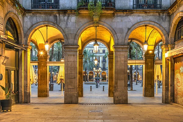 Plaza Real or Placa Reial, Barcelona, Catalonia, Spain