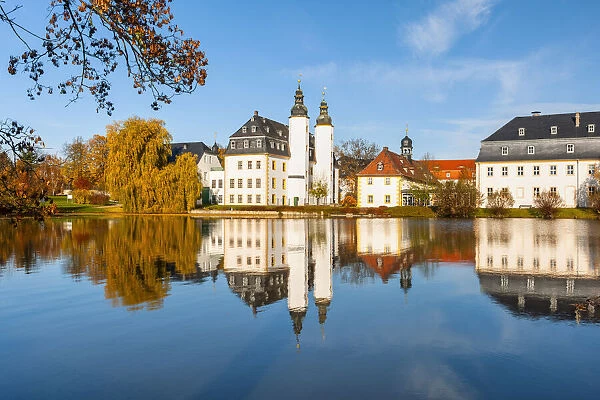 Schloss Blankenhain Castle, Agricultural Museum, reflection in the water, Blankenhain, Saxony, Germany, Europe