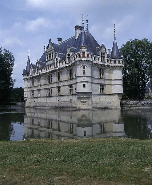 10019683. FRANCE Loire Valley Chateau Azay Le Rideau Chateau With Moat