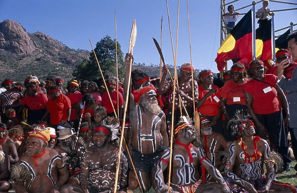 10042901. AUSTRALIA Festivals Aboriginal people in traditional dress