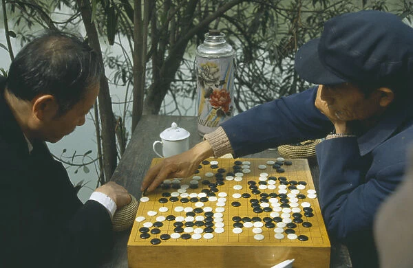 10063502. CHINA Chengdu Men playing Go