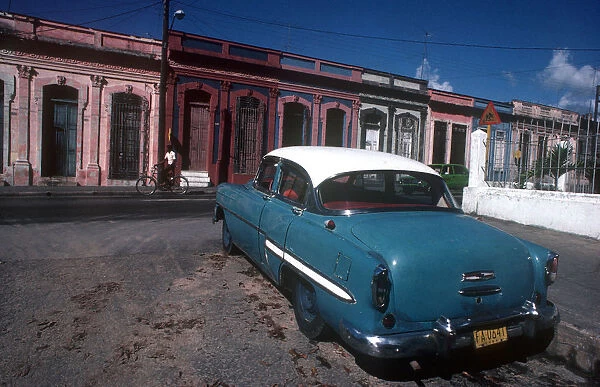 10070259. CUBA Cienfuegos Transport Old US Car