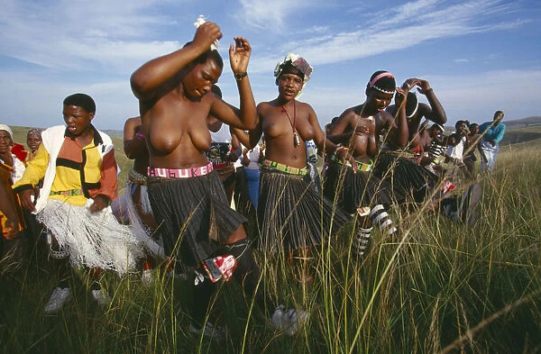 10095469. SOUTH AFRICA KwaZulu-Natal Melmouth Zulu women dancing at coming of age ceremony