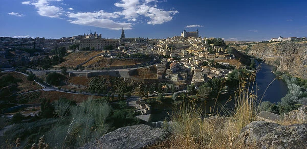 20013780. SPAIN Castilla La Mancha Toledo View over city on rocky hillside