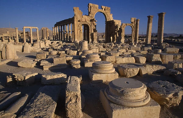 20014302. SYRIA Central Tadmur Monumental arch