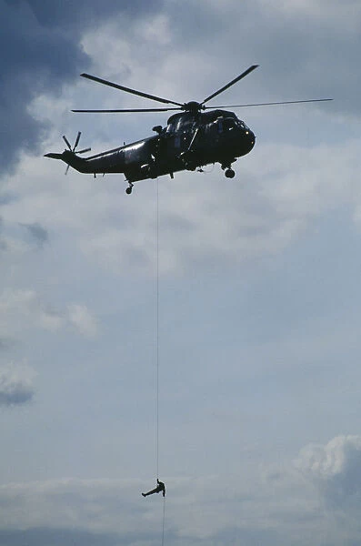 20029309. TRANSPORT Air Helicopter Soldier absailing from Sea King helicopter