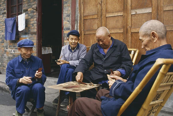 20031102. CHINA Shaanxi Shanghai Chengdu card game in street