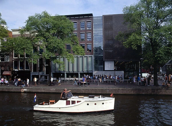 20035882. HOLLAND Noord Amsterdam Anne Frank Museum seen over a canal