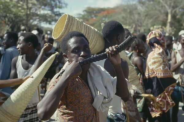 20042453. TANZANIA Festivals Ngomas dancers and musicians