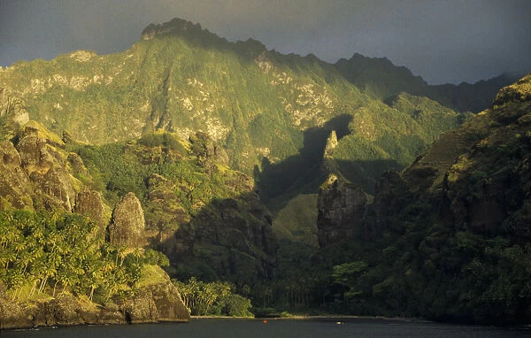 20042793. PACIFIC ISLANDS Marquesas Islands Fatu Hiva Island