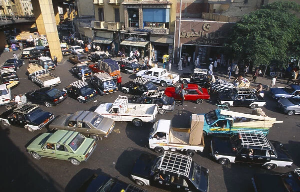 20044122. EGYPT Cairo Street scene and congested traffic