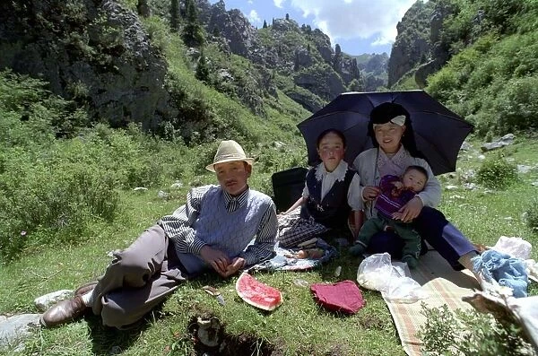 20046274. CHINA Gansu Langmusi Family Picnic near the outskirts of town