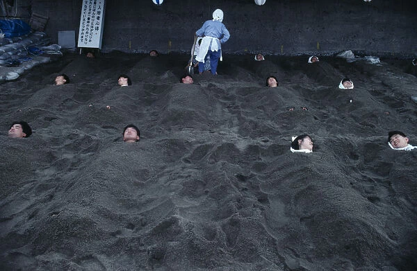 20054060. JAPAN Kyushu Ibusuki Hot Sand Bath