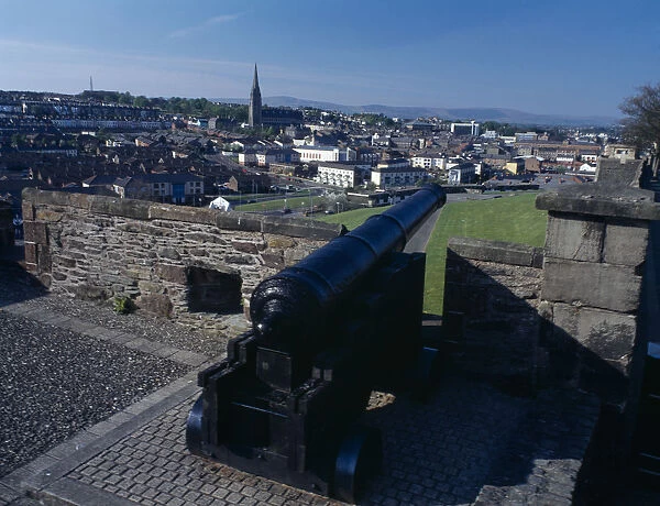20057292. IRELAND North Derry General view over the city