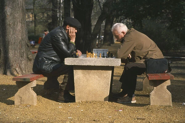 20057608. HUNGARY Budapest Chess players in park