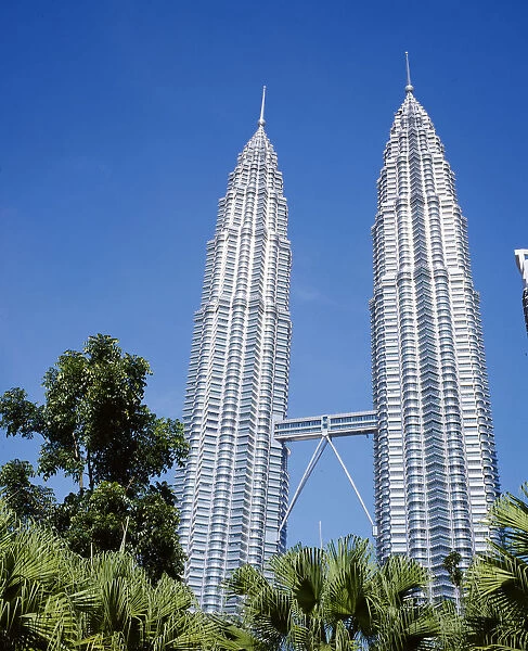 20058836. MALAYSIA Kuala Lumpur Petronas Twin Towers