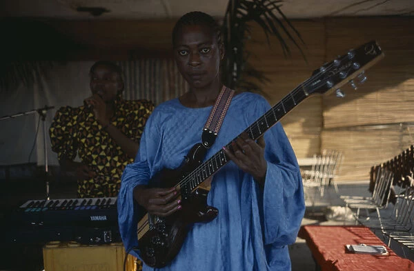 20070676. CONGO Kinshasa Woman playing electric guitar. Zaire