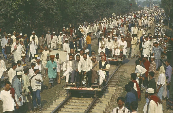 20072521. bangladesh, dhaka, railway inspectors checking