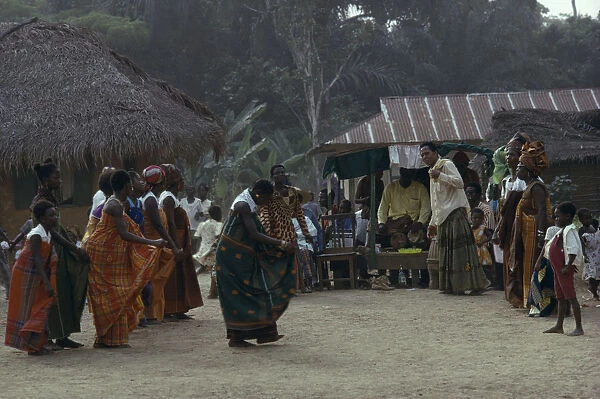 20078366. NIGERIA Ibo Dancers at New Year Festival. Igbo
