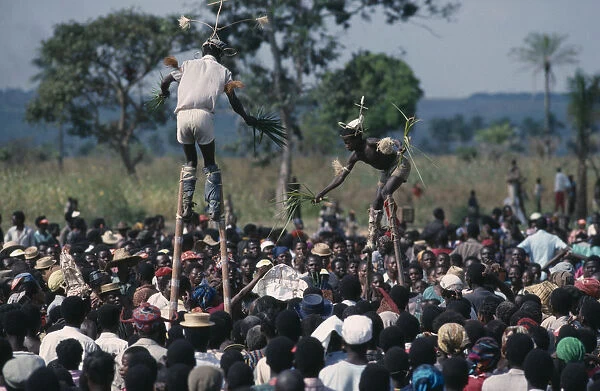 20078661. CONGO Gungu Bapende stiltwalkers amongst crowd at Gungu festival. Zaire