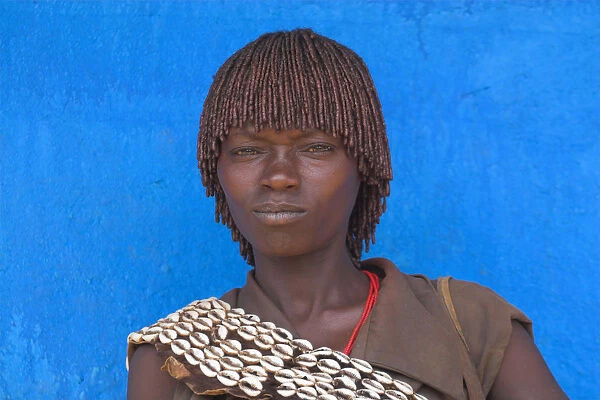 20086089. ETHIOPIA Lower Omo Valley Key Afir Banna woman at weekly market