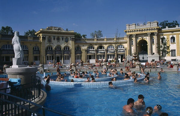 20088170. HUNGARY Budapest Szecheny Baths. People enjoying busy thermal water baths