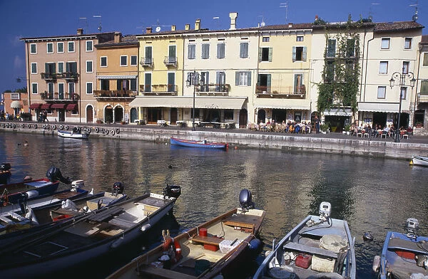 20088277. ITALY Veneto Lake Garda Bardolino
