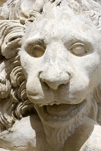 20090317. MALTA Valletta Stone lion in the Upper Barrakka Gardens