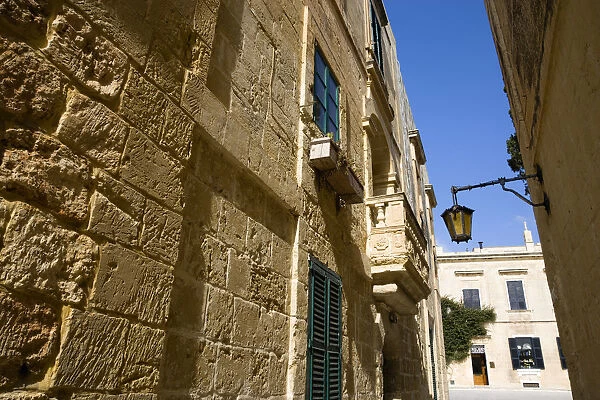 20090353. MALTA Mdina The Silent City. Narrow street in the Medieval city