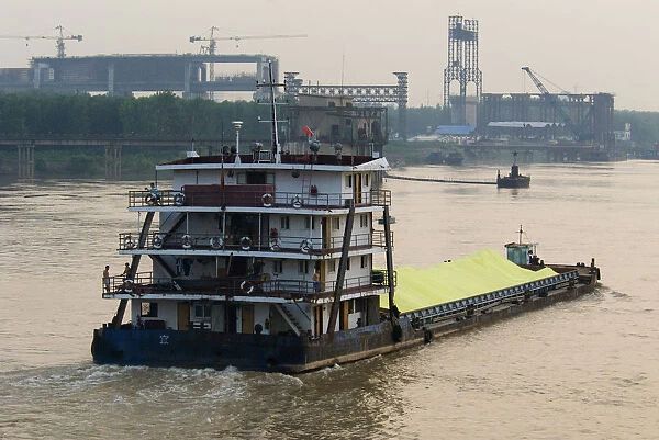 China, Hubei, Yangtze Barge carrying sulphur on the Yangtze River east of Wuhan