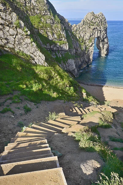 England, Dorset, Durdle Door, Steps leading down to the beach and the arch