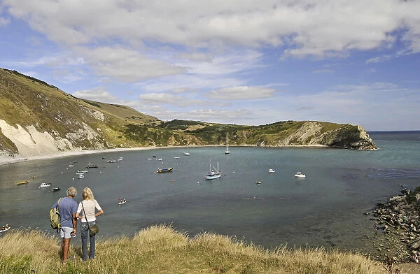 England, Dorset, Isle of Purbeck, Couple looking out over Lulworth Cove