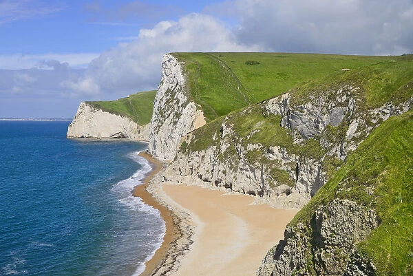 England, Dorset, Limestone cliffs adjacent to Durdle Door