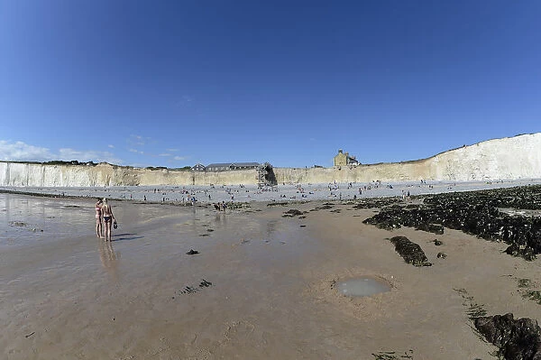 England, East Sussex, Birling Gap, View along pebble beach with the Seven Sisters white chalk cliffs
