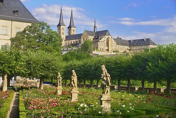 Germany, Bavaria, Bamberg, Neue Residenz, the Rose Garden with Michaelsberg Abbey in the background
