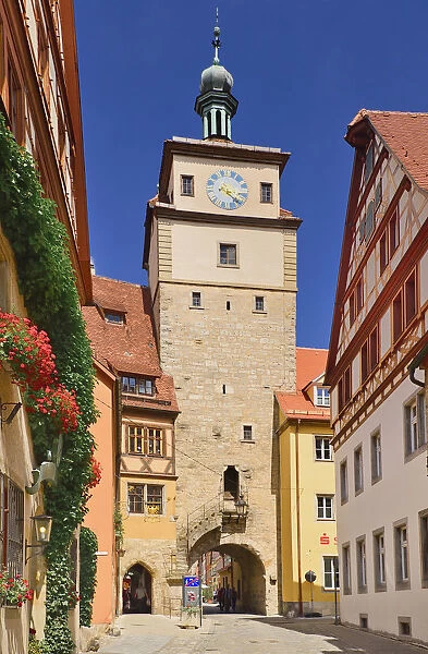 Germany, Bavaria, Rothenburg ob der Tauber, Weisserturm or White Tower, View from south side