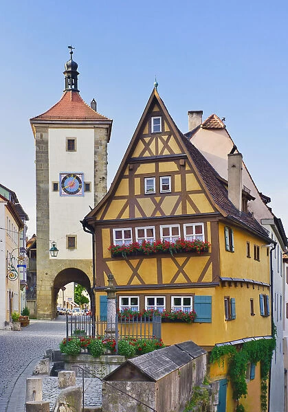Germany, Bavaria, Rothenburg ob der Tauber, Plonlein or Little Square with the Siebers Tower