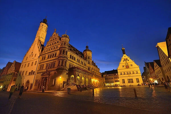 Germany, Bavaria, Rothenburg ob der Tauber, Marktplatz and Rathaus and Councillors Tavern by night