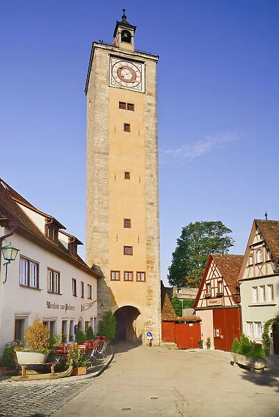 Germany, Bavaria, Rothenburg ob der Tauber, Castle Gate and tower