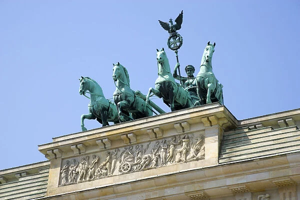 Germany, Berlin, Mitte, Brandenburg Gate or Brandenburger Tor in Pariser Platz leading to