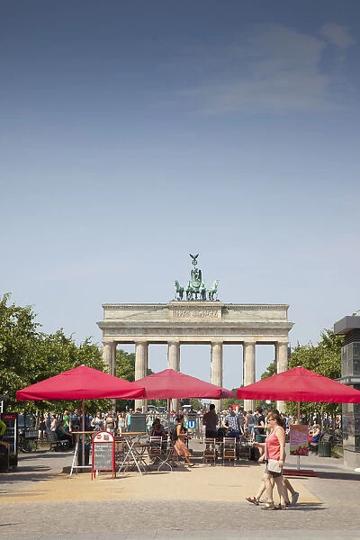 Germany, Berlin, Mitte, Brandenburg Gate in Pariser Platz